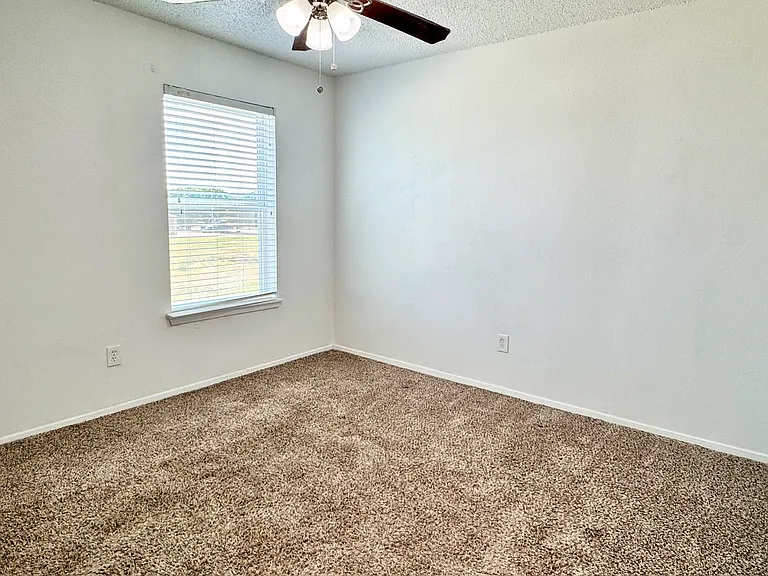441 SW Thomas St #B — Photo 11