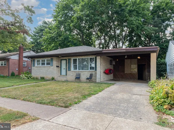 26 William Penn Dr, Camp Hill, PA 17011