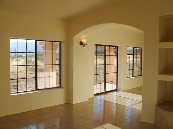 Dual-pane windows with overlooking panoramic views