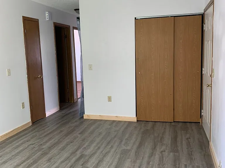 Hillcrest Apts — Photo 8
