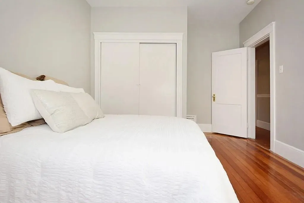 3 bed, 1115 sqft, $4,300 — Photo 4
