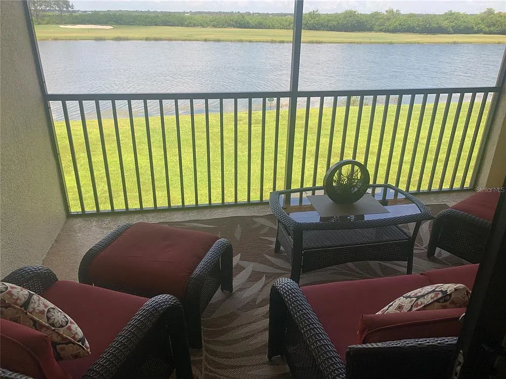 2 bed, 2.0 bath, 1561 sqft, $1,749 — Photo 3