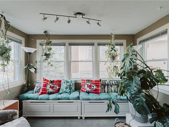 5th image of 2421 Everett Ave