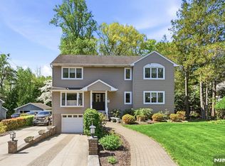 21 Lakeview Ave, Park Ridge, NJ 07656