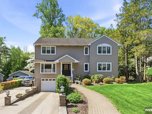 21 Lakeview Ave, Park Ridge, NJ 07656
