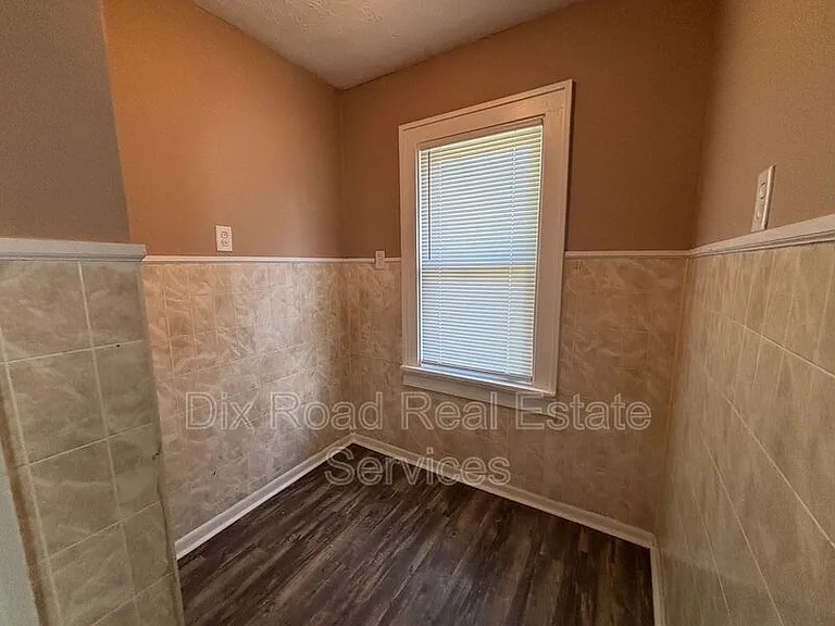 229 Bellaire Ave — Photo 13