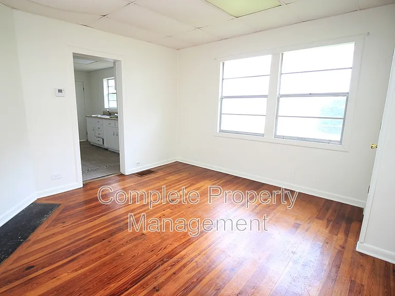 126 Front St — Photo 3