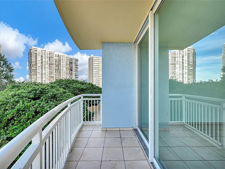 2475 Brickell Ave — Photo 8