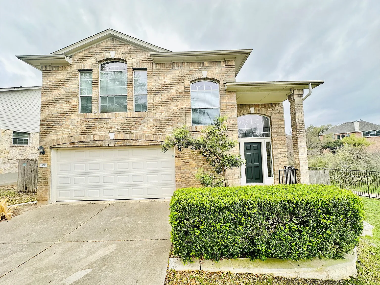 3 bed, 2.5 bath, 1818 sqft, $2,050 — Photo 1