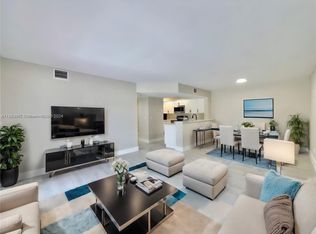 18880 NW 57th Ave APT 201, Hialeah, FL 33015