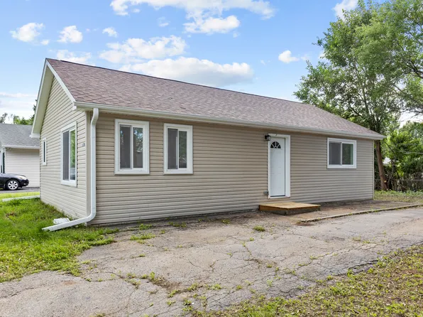 1736 Papoose Rd, Carpentersville, IL 60110