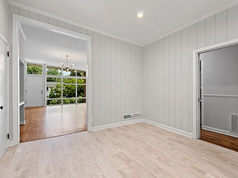 2703 Ashland St — Photo 8