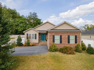 1166 Landon Dr, Harrisonburg, VA 22801
