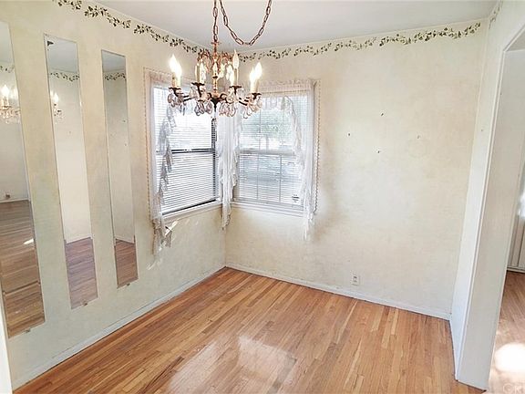 4th image of 1136 N Ontario St