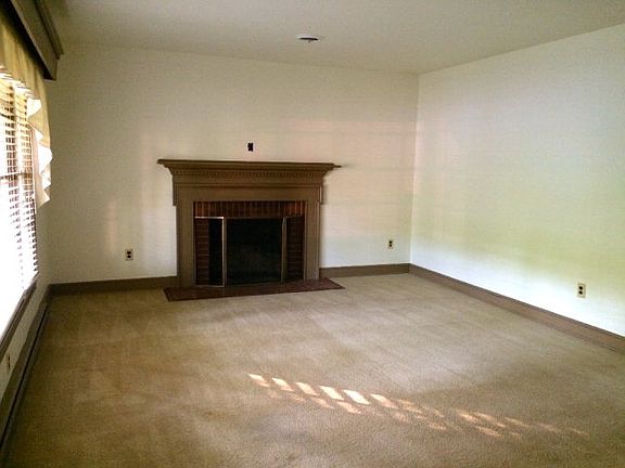 2nd image of 107 Elizabeth Ct
