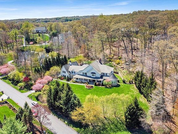 3rd image of 7 Ridgeview Circle