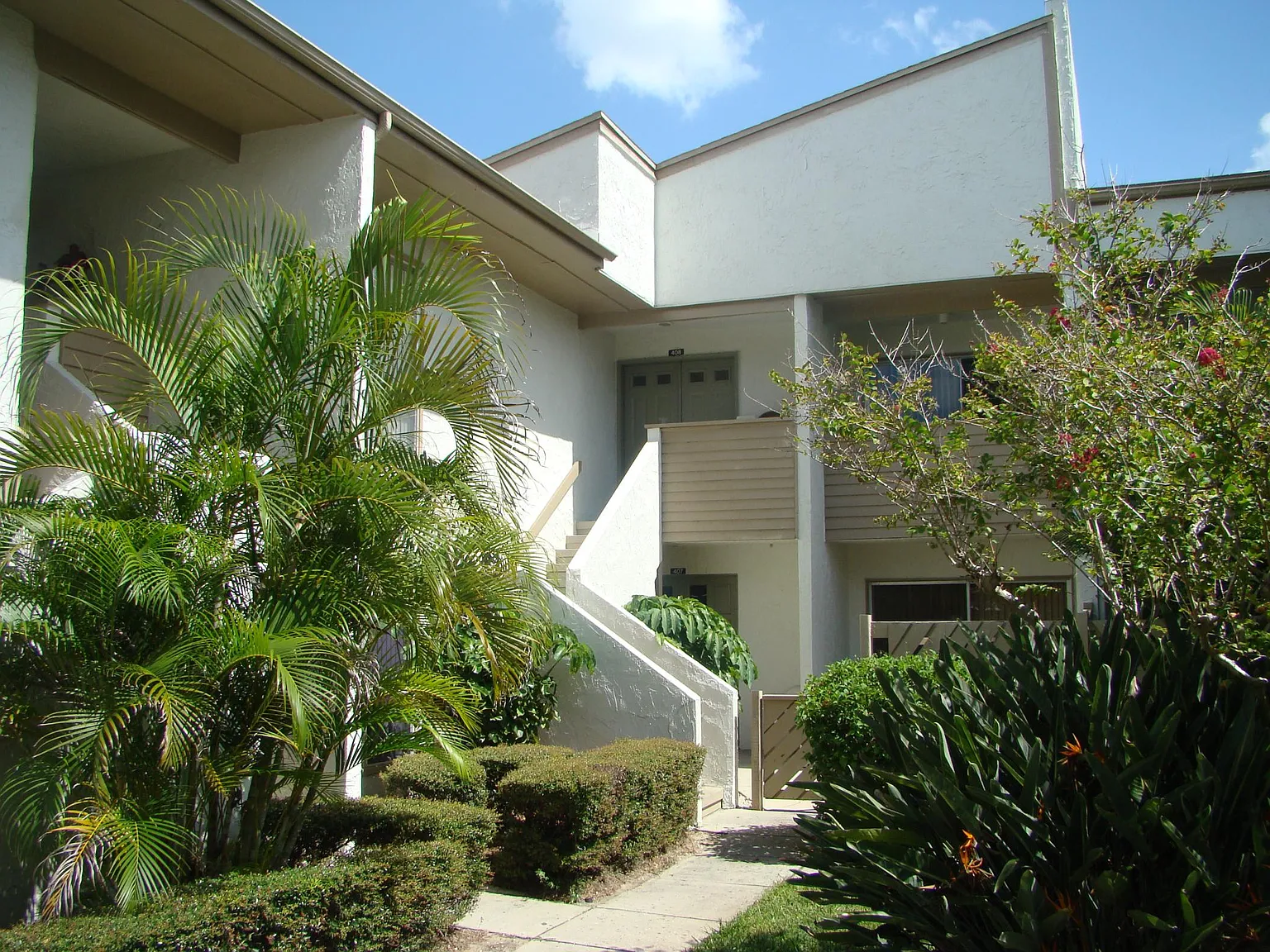 408 Windrush Bay Dr — Photo 3