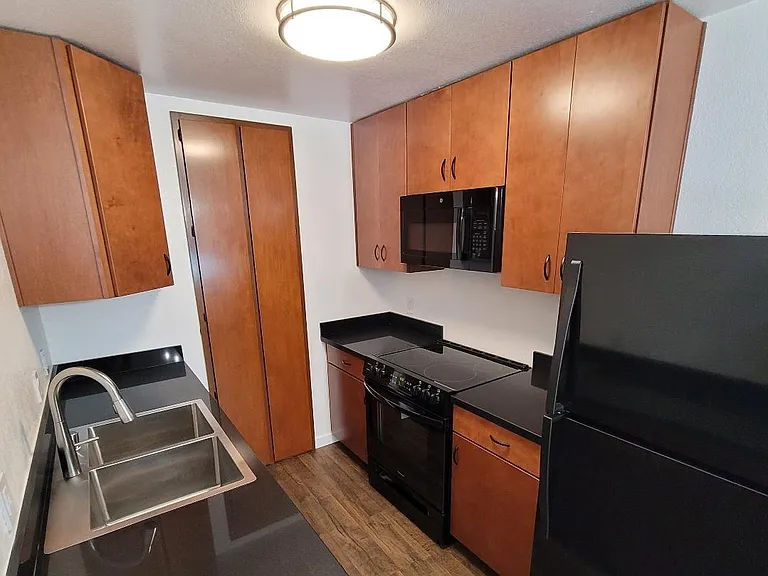 141 San Francisco Ave #2 — Photo 8