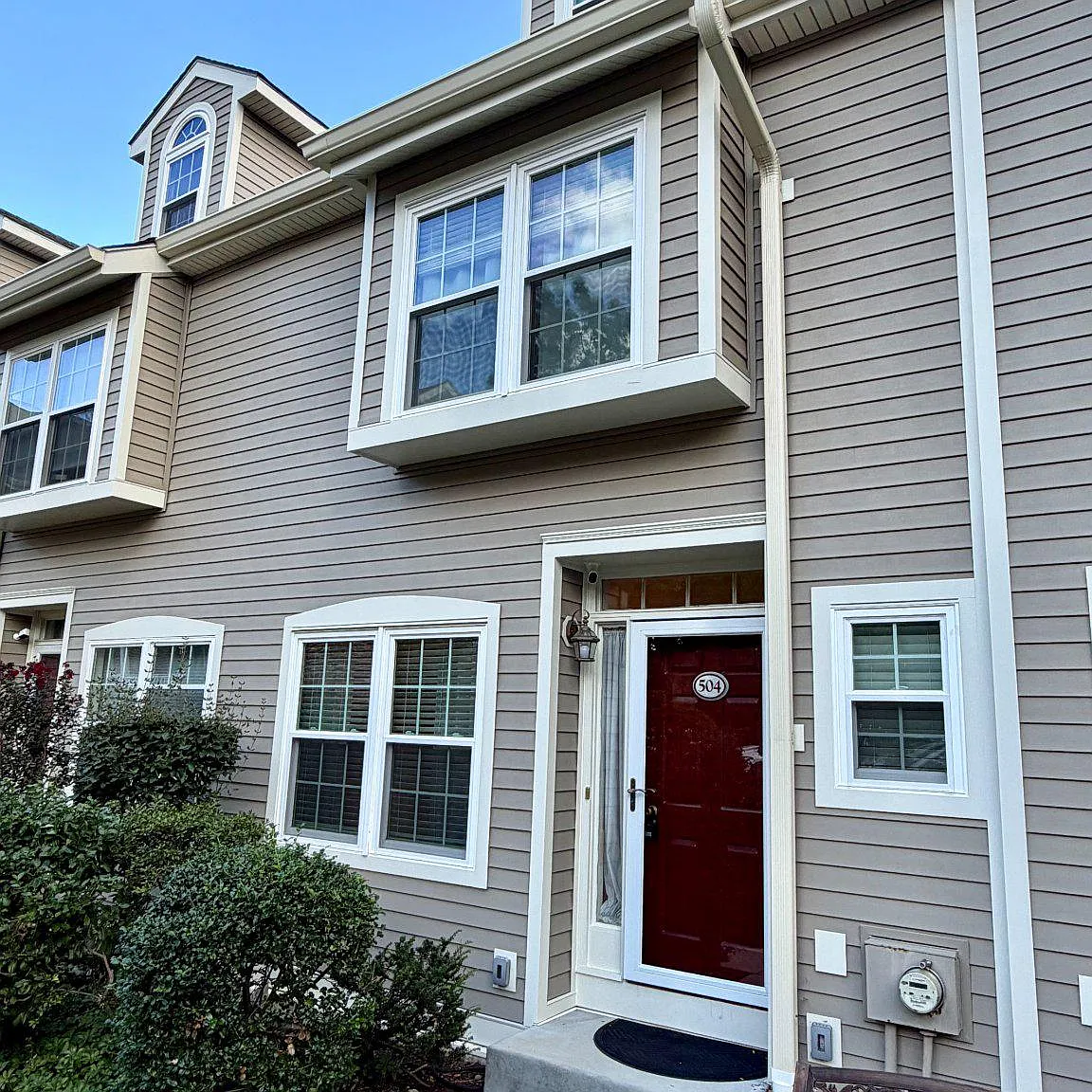 4 bed, 4.5 bath, 2075 sqft, $3,500 — Photo 1