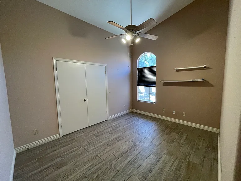 1220 W Butler Dr — Photo 22