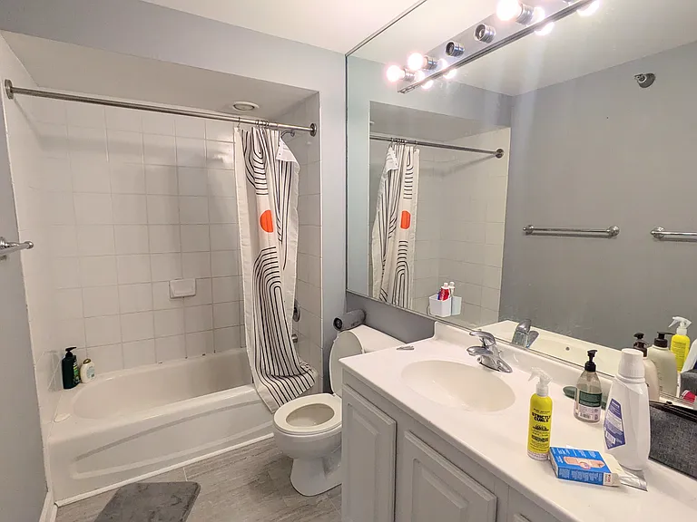345 N Lasalle St #1805 — Photo 26