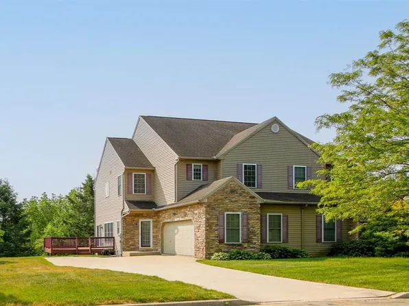 32 Witman Dr, Breinigsville, PA 18031