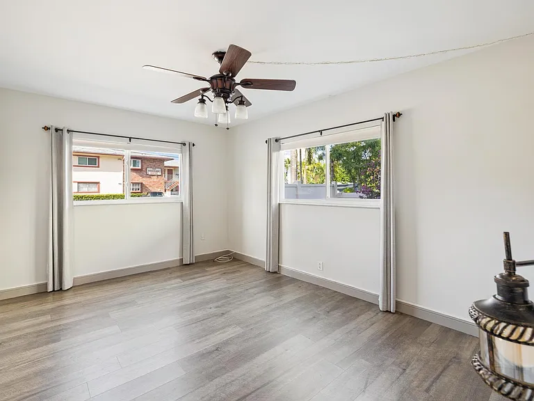 1450 N Riverside Dr #101 — Photo 9