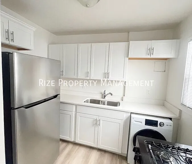 1054 W Goodyear Ave #B — Photo 1