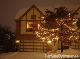 27 Cliffside Circle Dr, Willow Springs, IL 60480