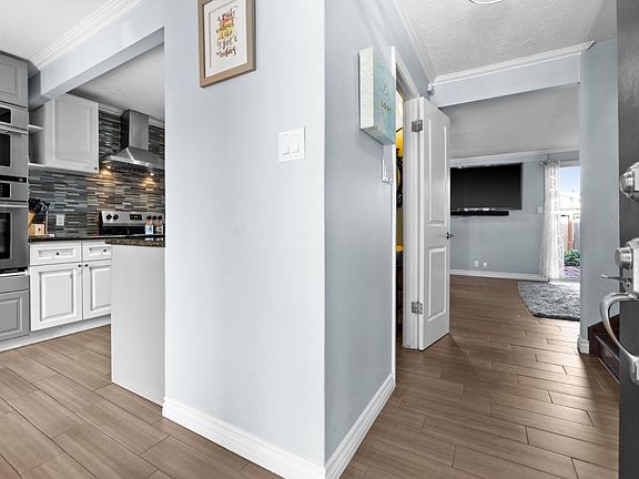 5th image of 1113 Pomeroy Ave