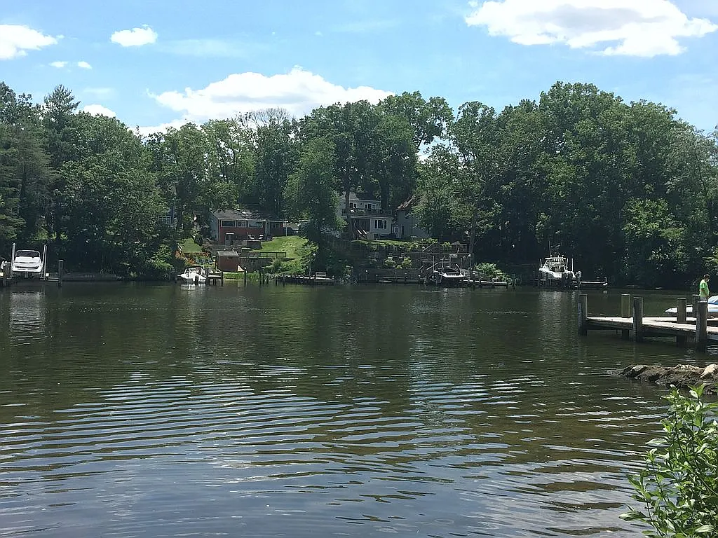 616 Laurel Dr photo 1