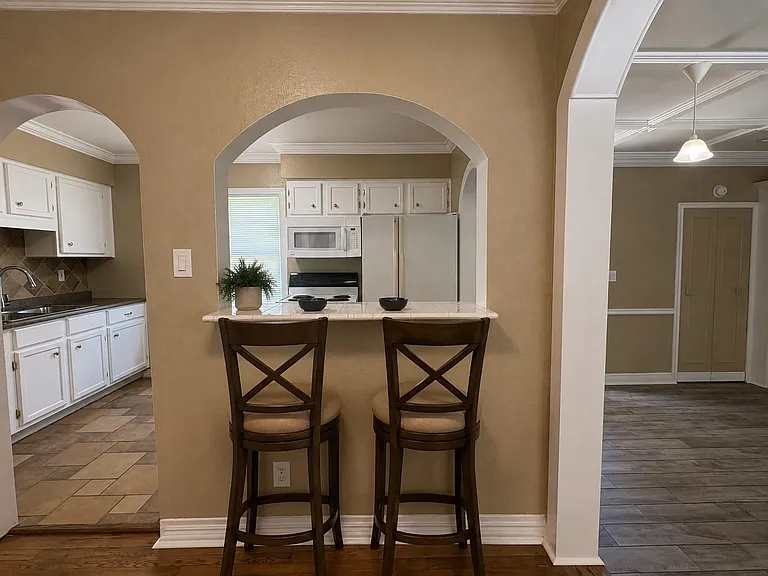 6605 Westview Dr — Photo 4