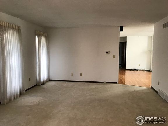 4th image of 11 Scott Dr