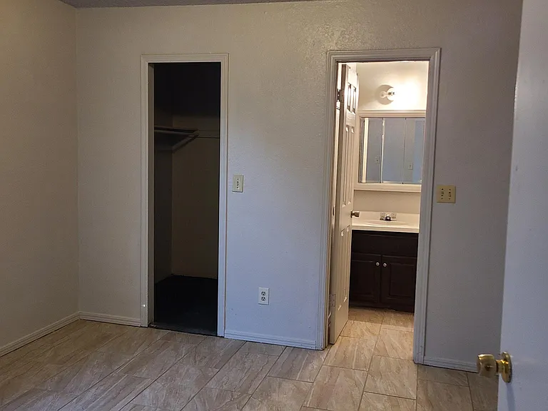 6106 SE 46th St #1 — Photo 13