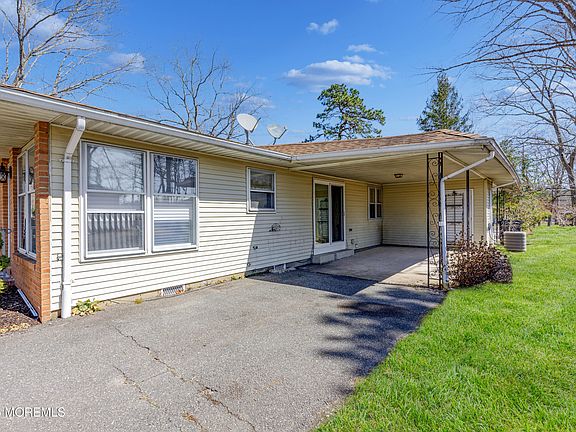 3rd image of 43A Magnolia Road