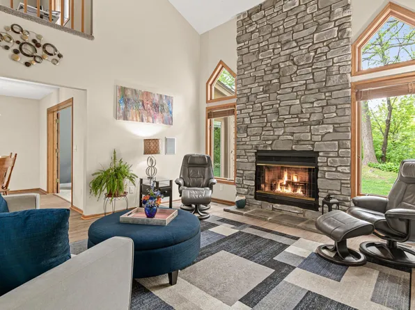 13145 Gemstone Ct, Apple Valley, MN 55124