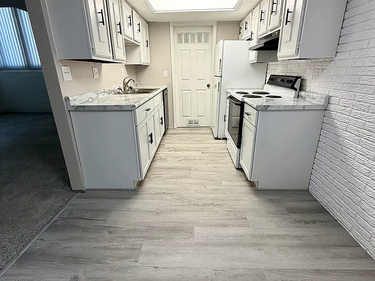 1204 Ada St — Photo 19