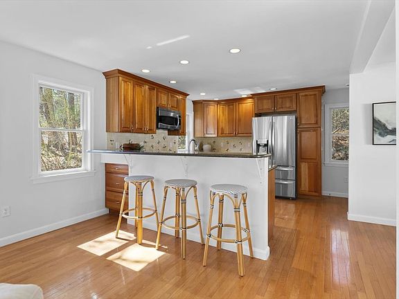 Kitchen, Counter with Stools