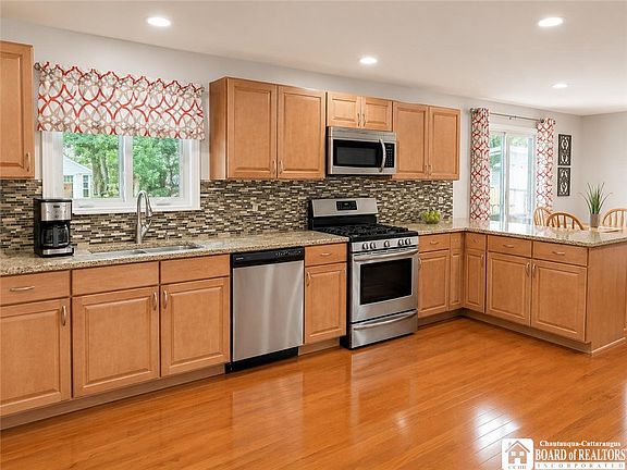 4th image of 1633 Lakeview Rd