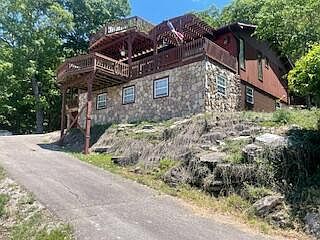 1st image of 130 Curtis Lane