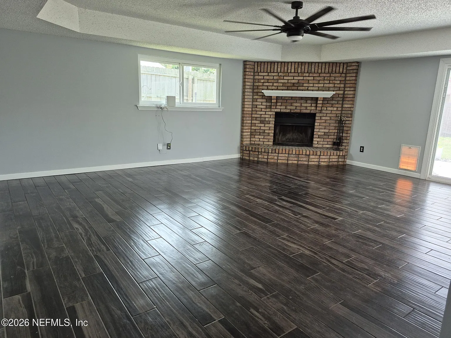 3 bed, 2.0 bath, 1439 sqft, $1,900 — Photo 4