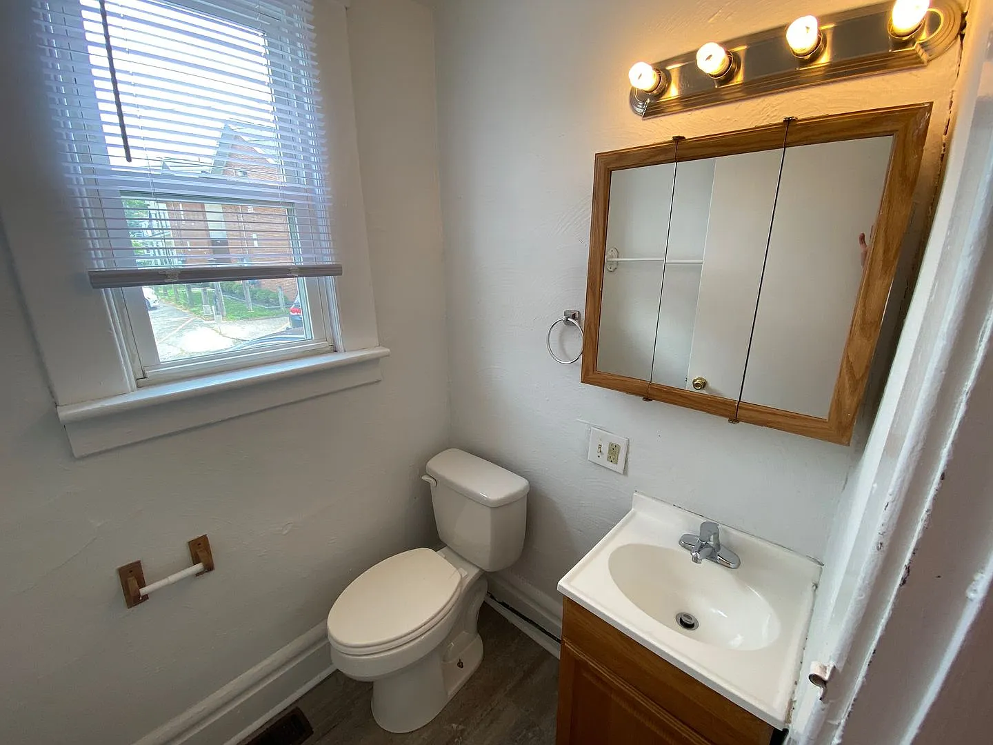 Hunter Ave 1444-1446 MLR (LH2) — Photo 4