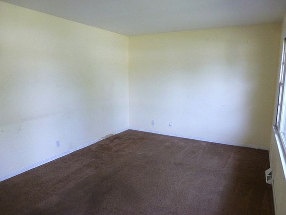 3rd image of 1901 Stephen Dr