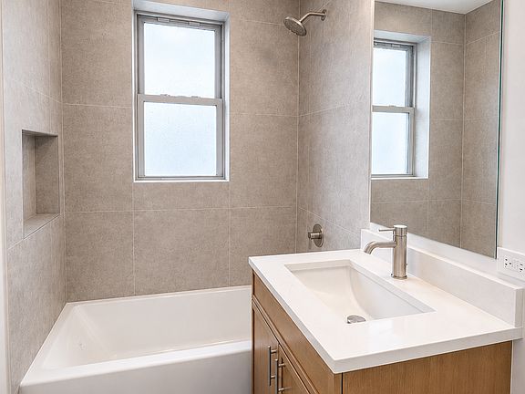 5th image of 1902 W Pratt Blvd APT 1B