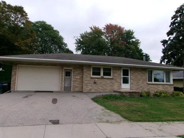 30 Bowen St, Oshkosh, WI 54901