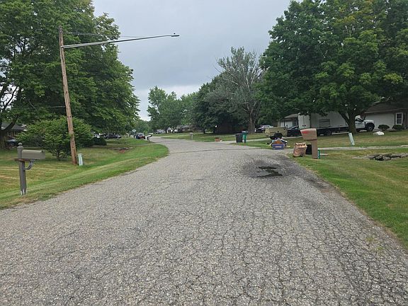 5th image of 4483 Old Colony Dr