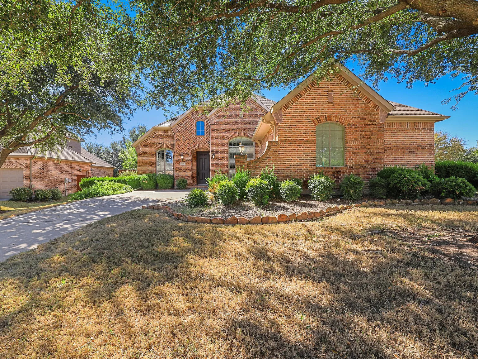 3 bed, 2378 sqft, $3,100 — Photo 2