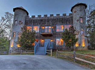 2527 Treehouse Ln, Sevierville, TN 37876