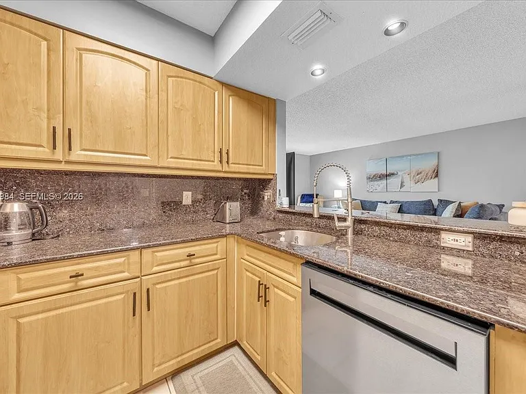 2240 N Cypress Bend Dr #204 — Photo 15