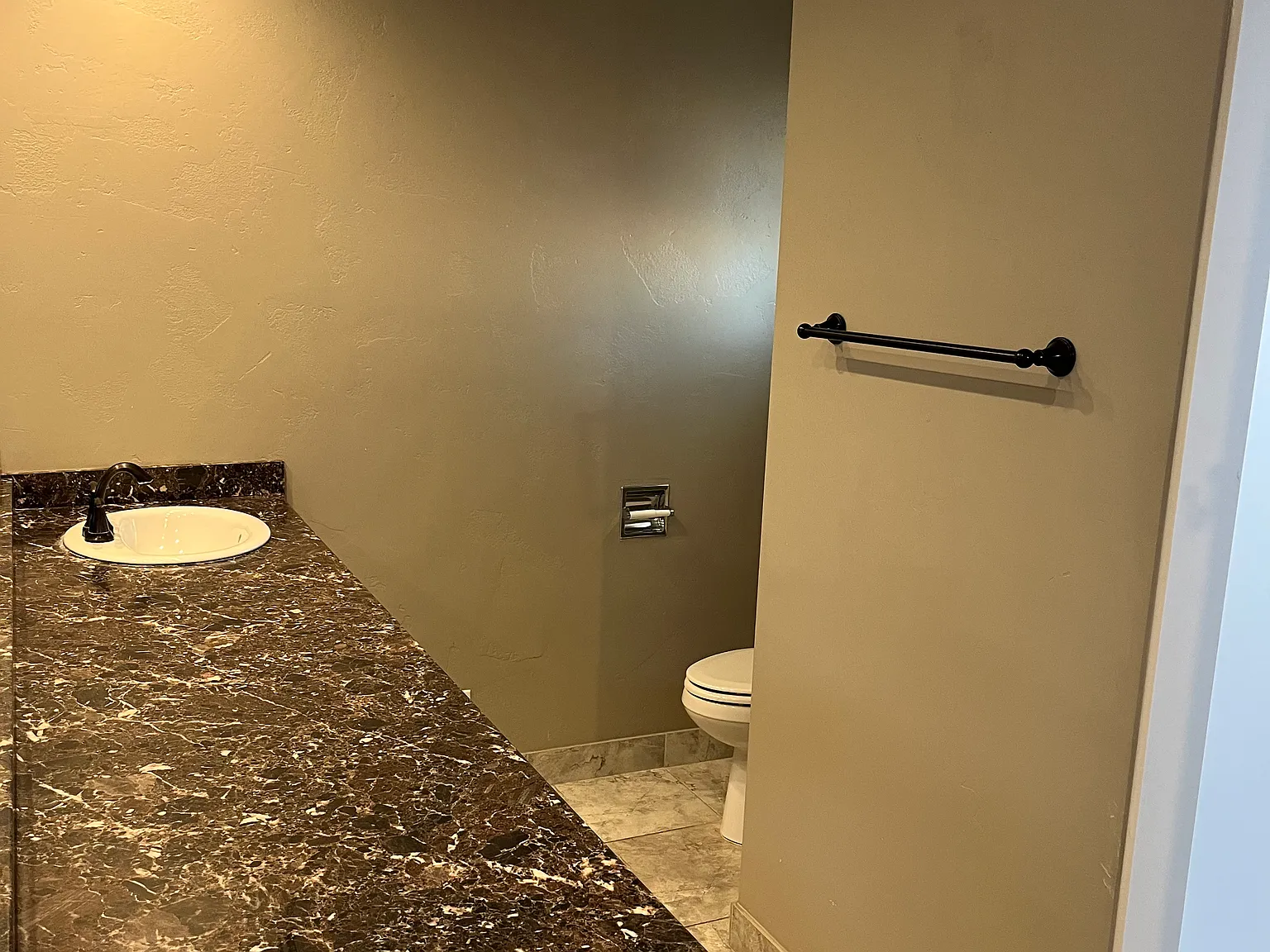 3 bed, 2000 sqft, $975 — Photo 3